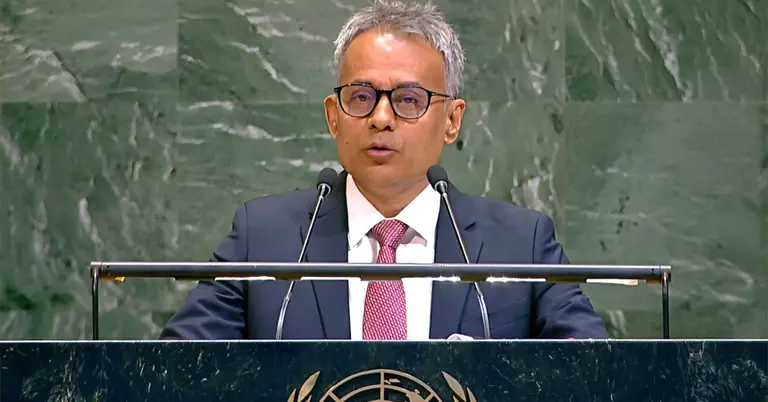 সড়ক পরিবহন ও সেতুমন্ত্রী শেখ রবিউল আলম